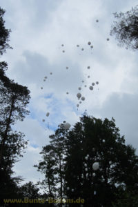 Heliumballons für Trauerfeier